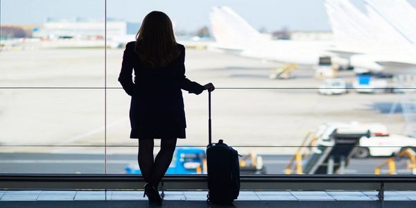 business-travel-airport-woman-innovation-3