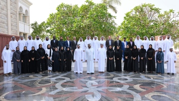Photo: Mohammed bin Rashid receives Emirati experts, researchers and professionals from DEWA's Research and Development Centre
