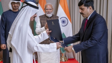 Photo: Gujarat And Dp World Sign Agreements To Strengthen Logistics In The Indian State