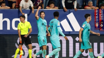 Photo: Lewandowski late penalty gives Barcelona 2-1 win at Osasuna
