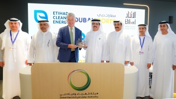 Photo: Etihad Energy Services and Dubai Airports Collaborate for Sustainable Retroﬁt and Solar Integration Amidst COP28 Proceedings